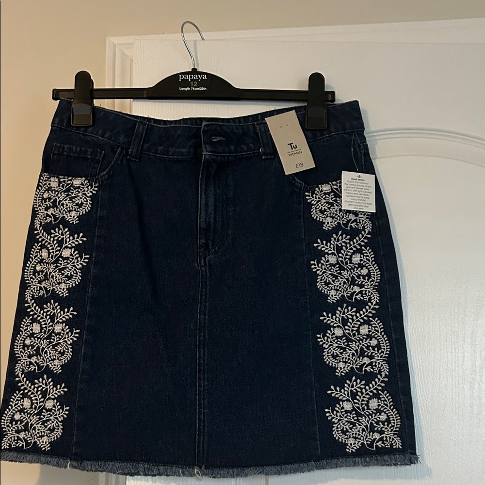 TU. UK brand. Dark Blue Skirt with White Floral Embroidery